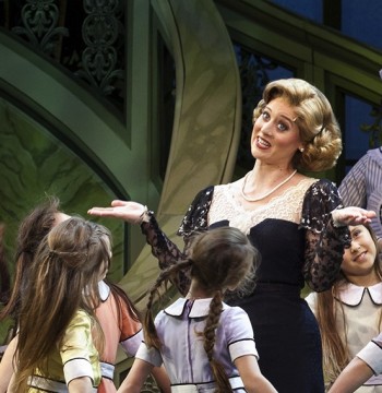 Julie Goodwin and the orphans in Annie Julie Goodwin and the orphans in Annie