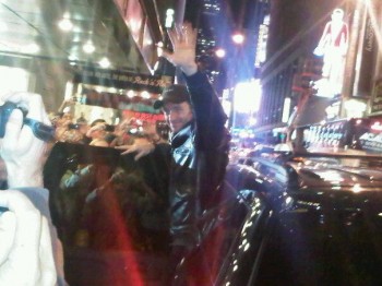 hughjackman_outside hugh jackman outside his theatre on Broadway 2011