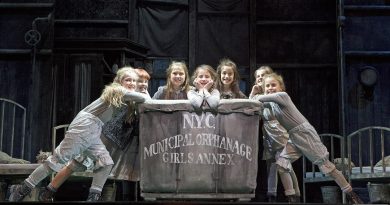 The orphans in Annie, Melbourne - Image by Belinda Strodder (artsphotography.net.au)