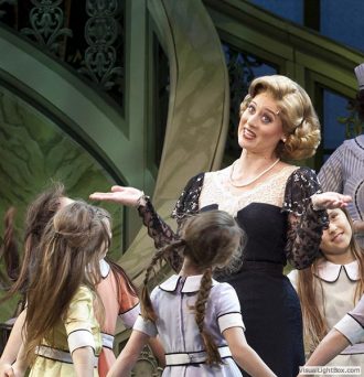 Julie Goodwin in Annie, Melbourne - Image by Belinda Strodder (artsphotography.net.au)