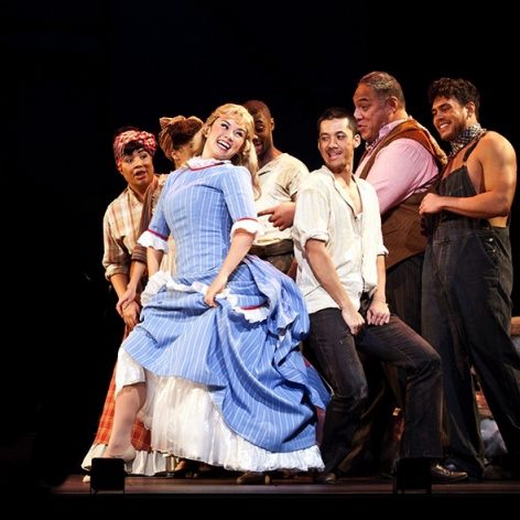 Showboat. Image by Belinda Strodder
