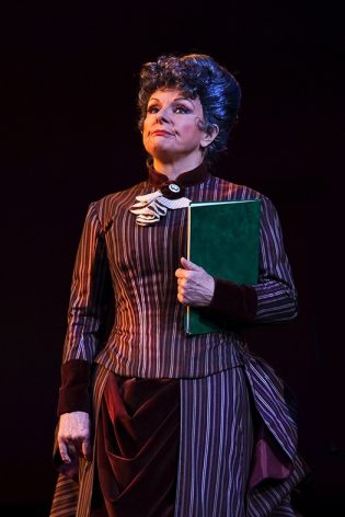 Showboat. Image by Belinda Strodder