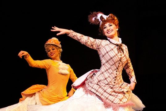 Showboat. Image by Belinda Strodder