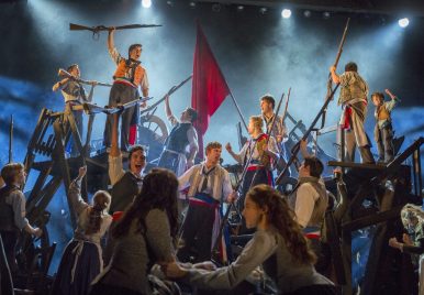 LES-MIS-AUSTRALIAN-PRODUCTION-2014-Barricade-PHOTO-CREDIT-MATT-MURPHY