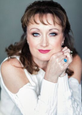 CarolineO-headshot-web